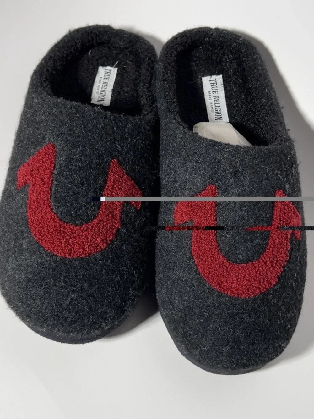 True Religion Men’s Gray Red Logo Faux Wool Clog Slippers Size M 9-10